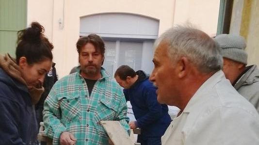 Un calcinaio insegna come si costruisce usando la canapa