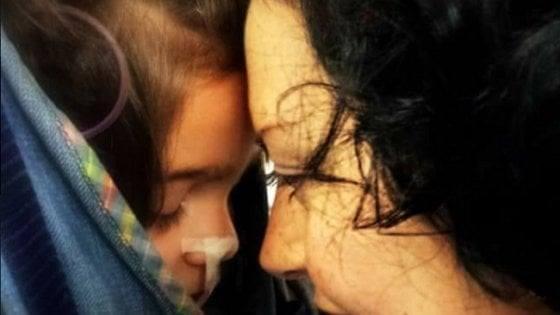 Sofia con la madre (foto Facebook Caterina Ceccuti) 