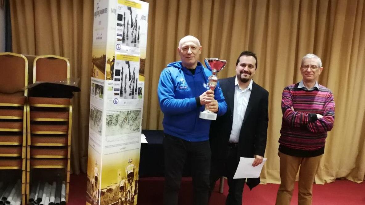 Da sinistra a destra: il vincitore dell'Open B Rodolfo Bigagli, il presidente Andrea Bracali e l'istruttore Pierluigi Passerotti
