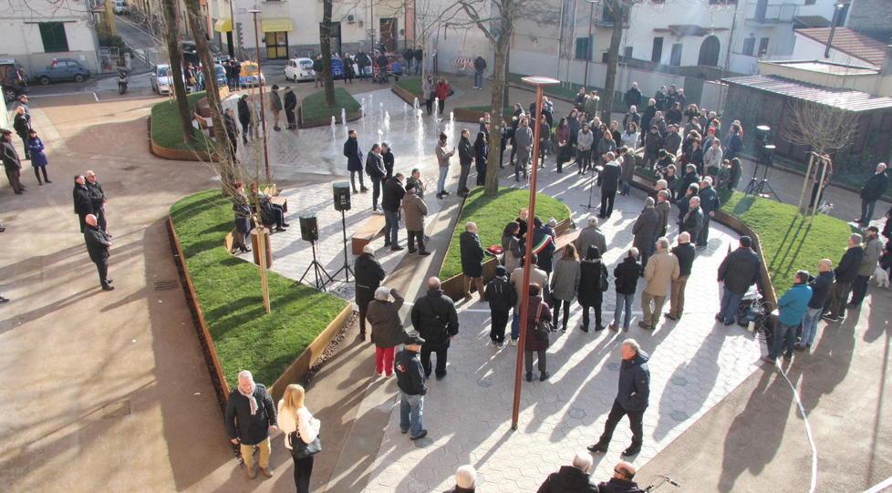 Iolo, inaugurata la nuova piazza Bianchini