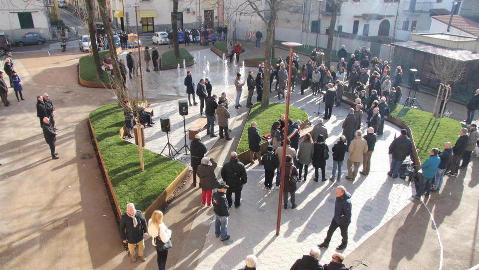Iolo, inaugurata la nuova piazza Bianchini