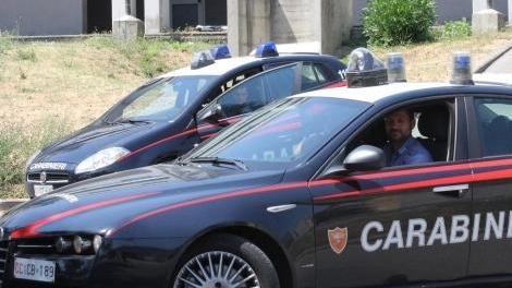 Festeggia il compleanno rapinando una trans Arrestato dai carabinieri