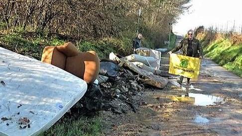 Scoperte in un giorno 11 discariche abusive