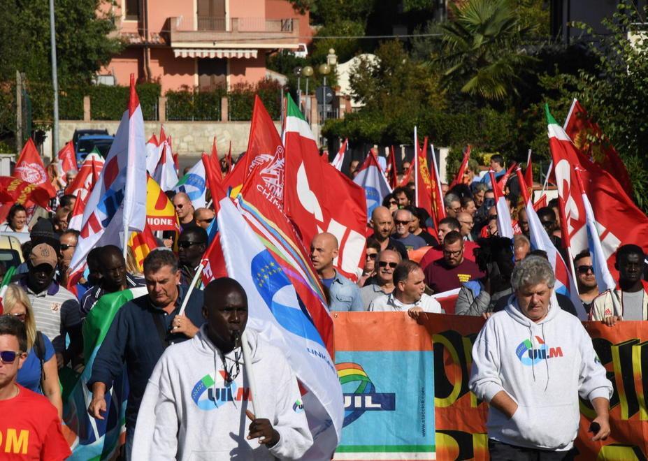 Officine Ristori, 25 ricorsi contro i licenziamenti 