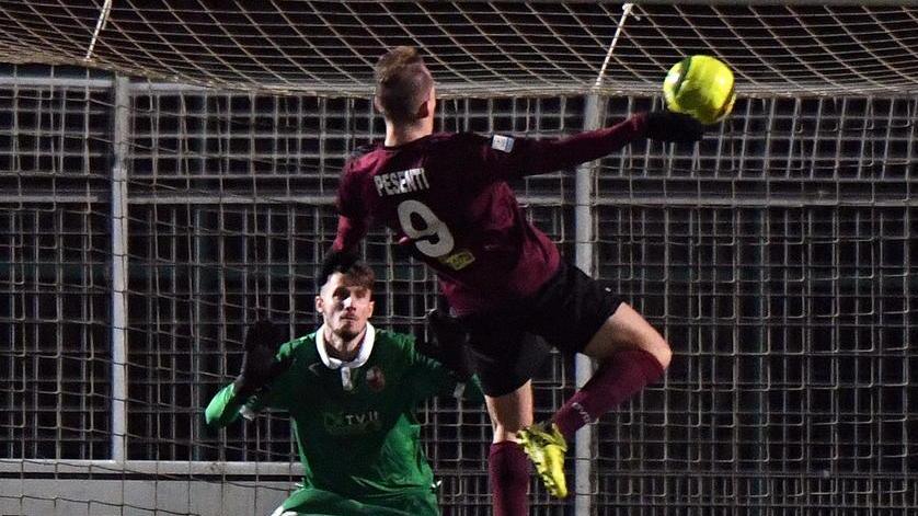 Tris di Pesenti e il Pontedera vince il derby