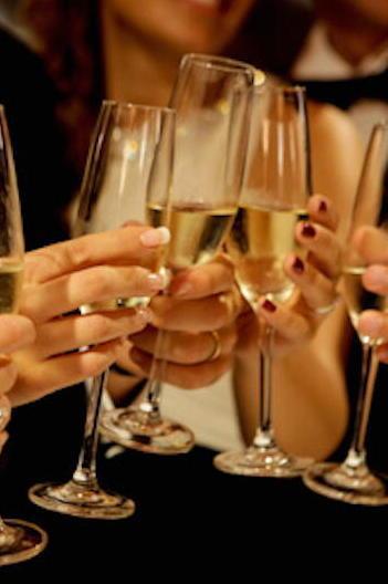 Ristoranti, è tutto esaurito e c’è chi festeggia all’estero 