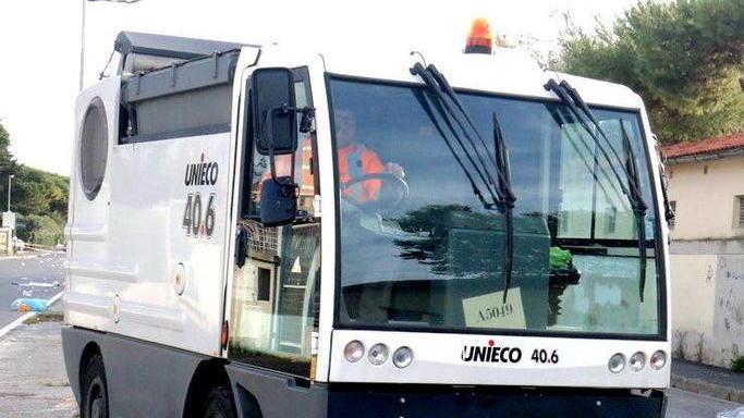 Pulizie straordinarie dopo i festeggiamenti al lavoro 60 operatori