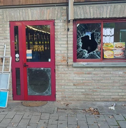 Vandalismi al bar dell’Ovest 