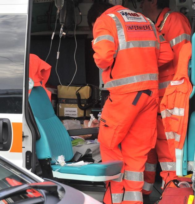 Cade in giardino Anziana soccorsa da due carabinieri 