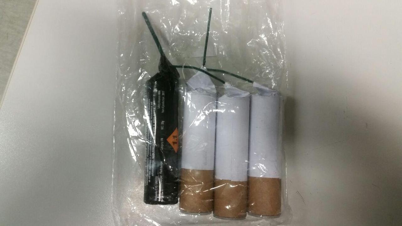 Alcuni dei bòtti sequestrati dalla polizia