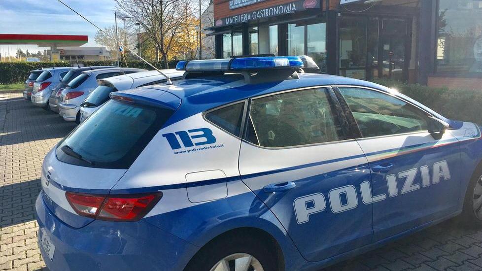 Una volante della polizia (foto d'archivio)