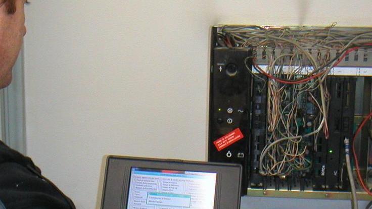 Telefono muto da settimane, i tecnici sono già intervenuti due volte