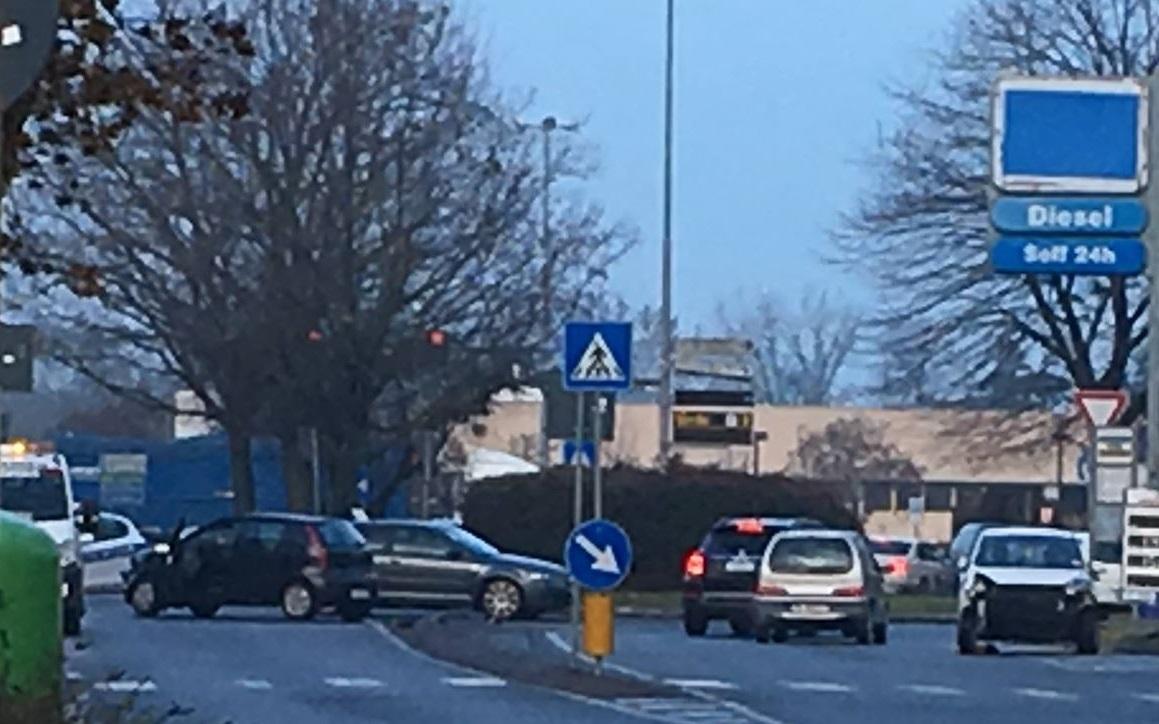 Carpi, schianto alla rotatoria dell'Osteriola 