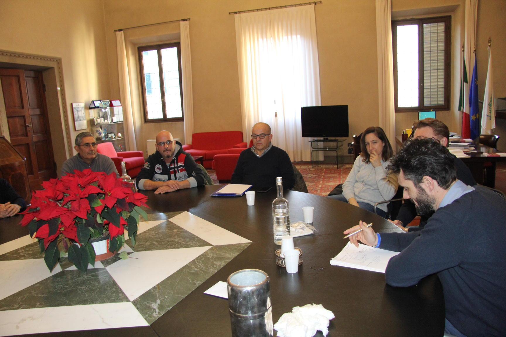 Un momento dell'incontro col sindaco Biffoni (Foto Batavia)