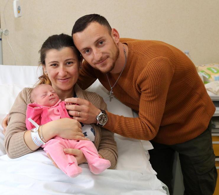 Nasce in macchina la prima bambina del nuovo anno 