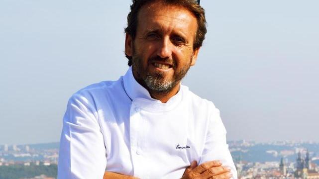 Chef della tradizione ospite fisso in tivù debutta con un libro