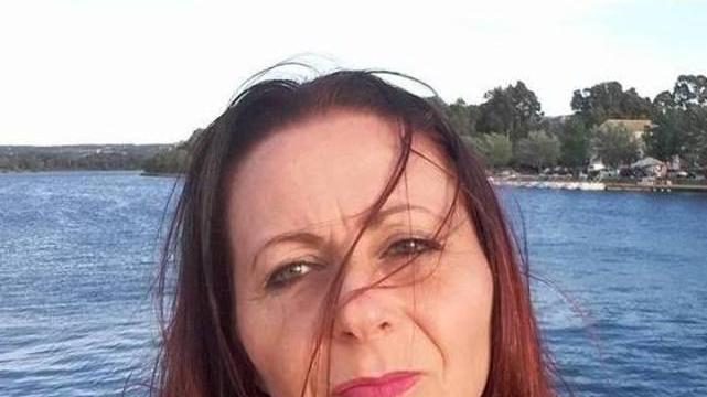 Tante donne al lavoro per mantenere le tradizioni del borgo