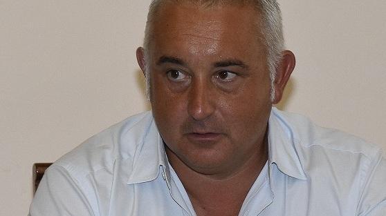 Scaricato dai suoi e costretto a dimettersi Ora la sfida bis
