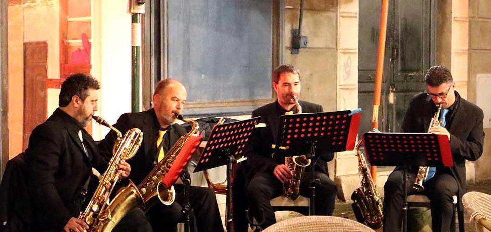 Duemila spettatori per la musica live a Marina di Carrara 