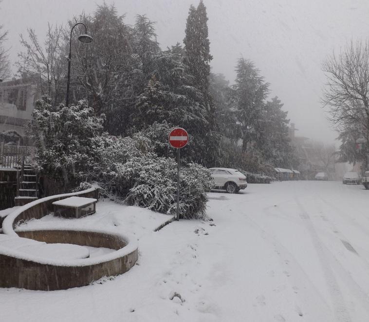 Capodanno senza pace: nebbia, pioggia, neve e gelo