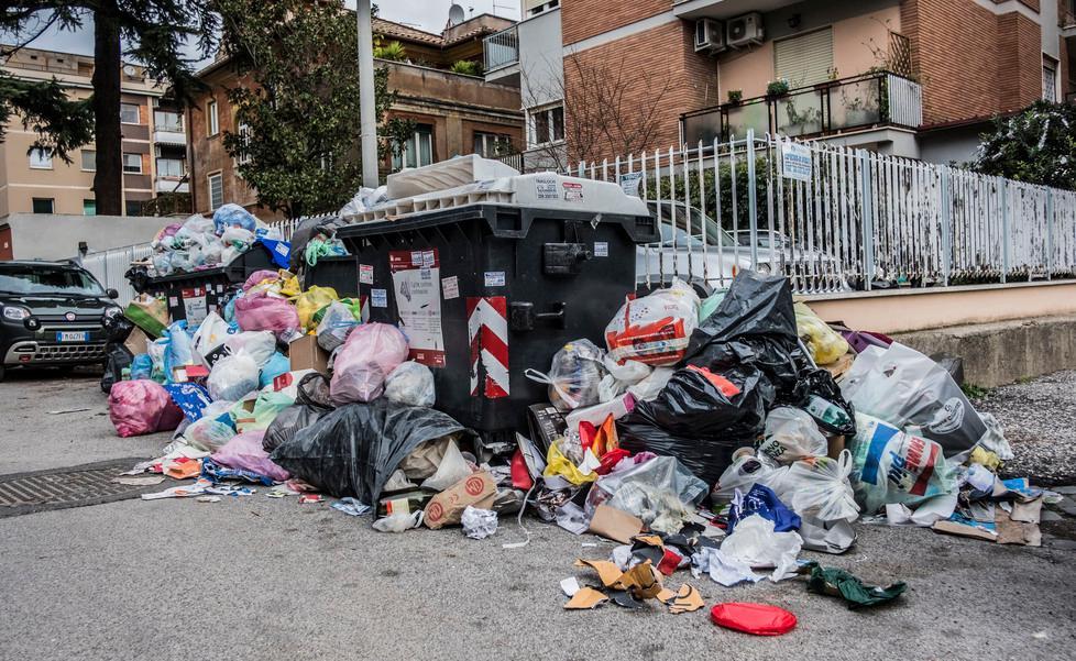 Arrivano i rifiuti di Roma, M5S ai ripari 