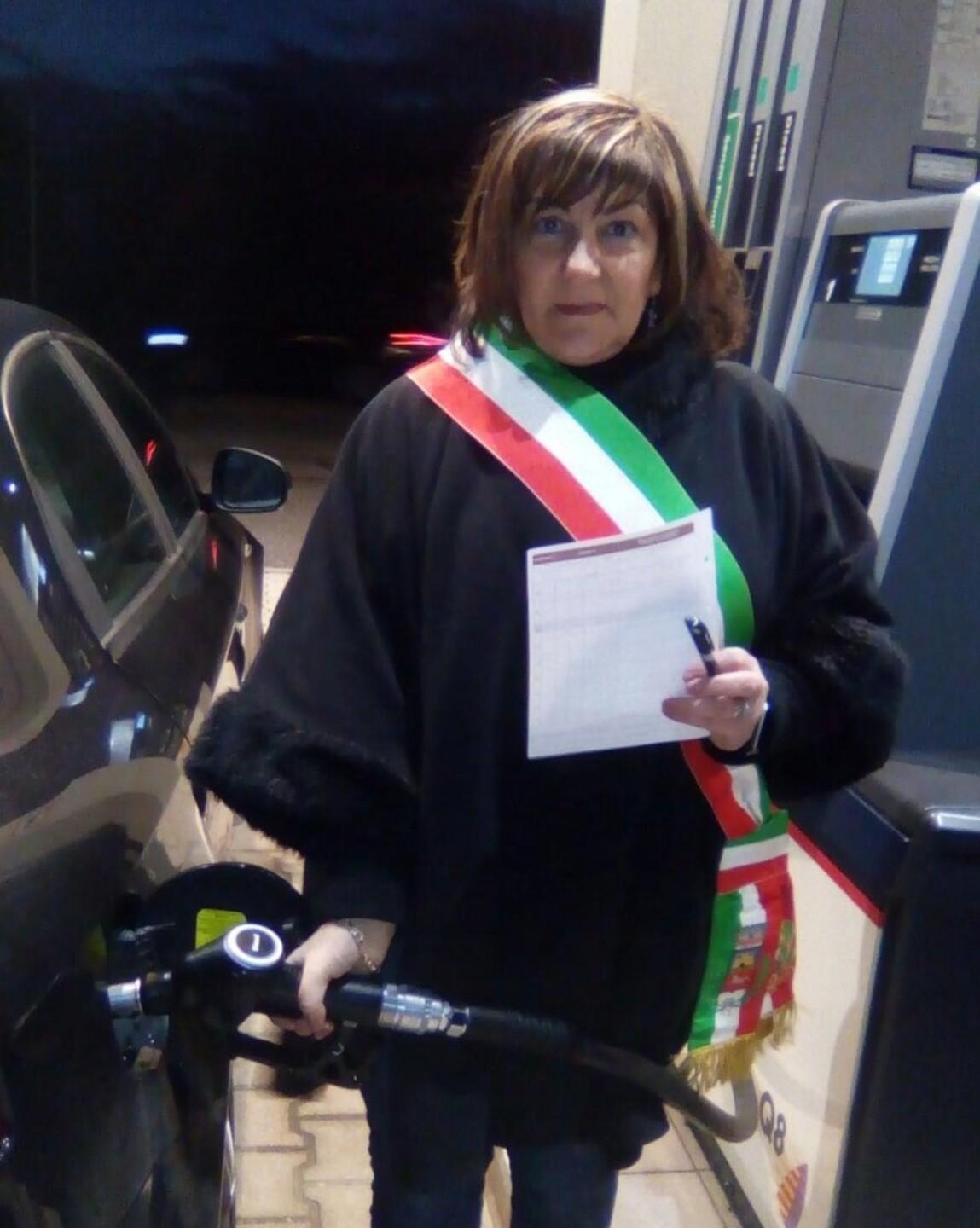 La sindaca: Giave zona franca, la benzina a 50 centesimi 