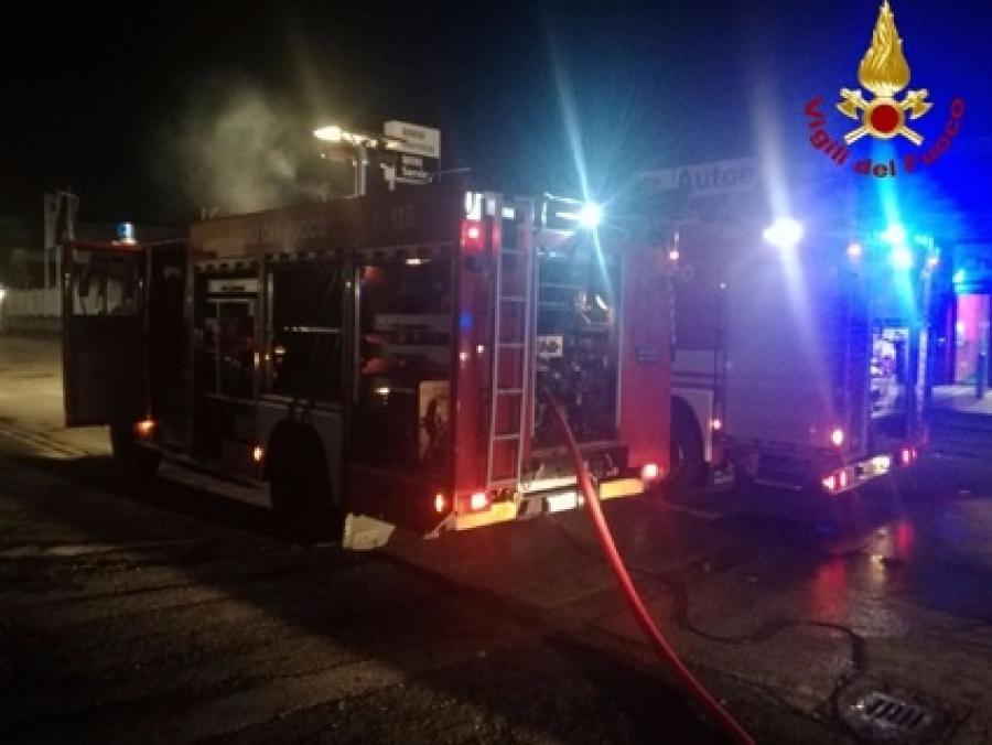 Incendio in una lavanderia nella notte a Pistoia
