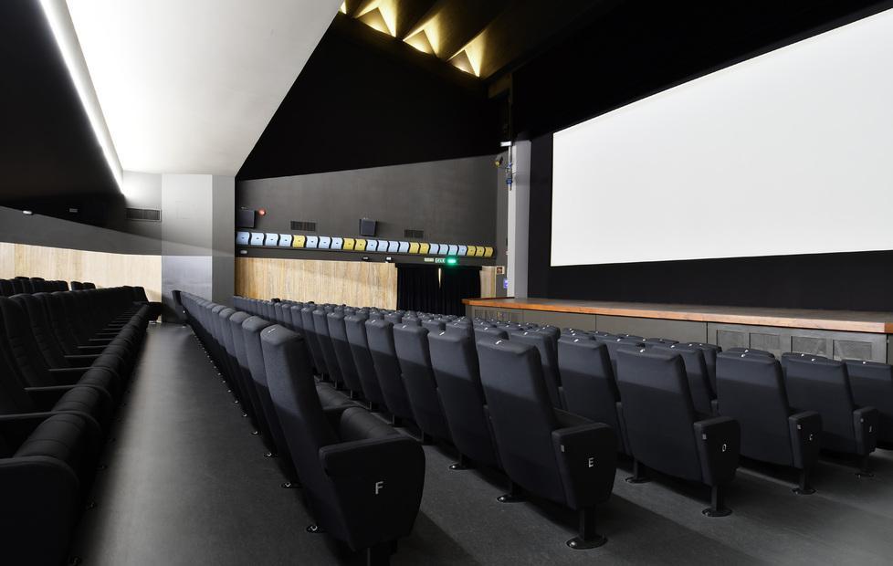 Sei sale cinematografiche in pieno centro 