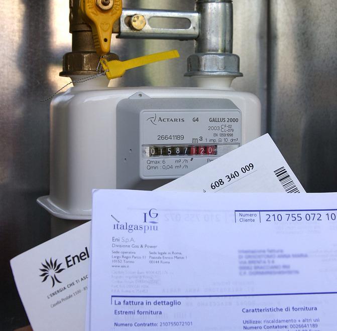 Crescono luce e gas In totale 942 euro in più a famiglia