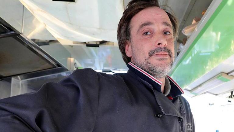 L'ambulante Leandro Lasarte (Foto Agenzia Carlo Sestini)