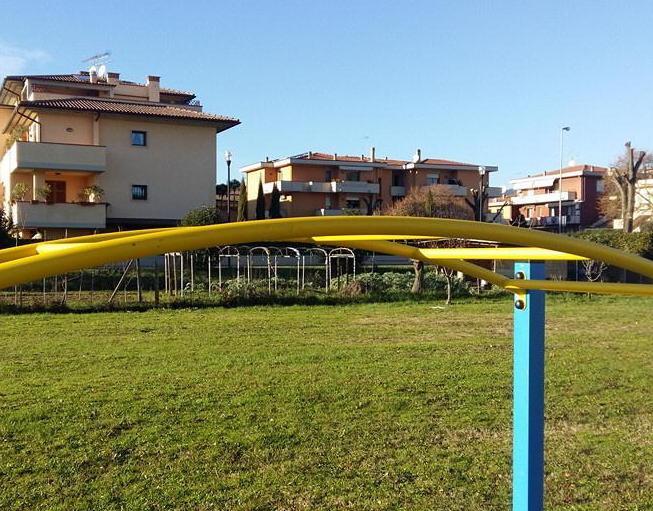 Percorso vita installato vicino all’argine dell’Arno