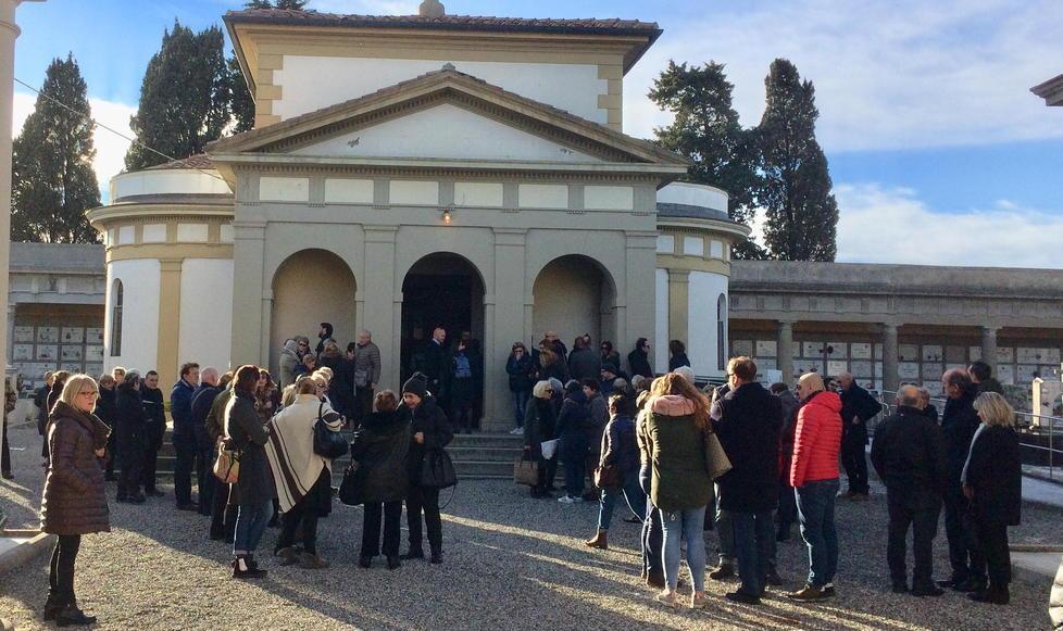 In tanti per l’ultimo saluto alla prof di francese Daniela Nassi 