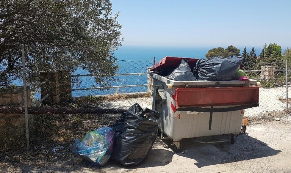 Raccolta differenziata al palo 