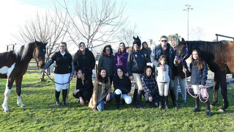 Una marcia a cavallo per dire no alla bretellina