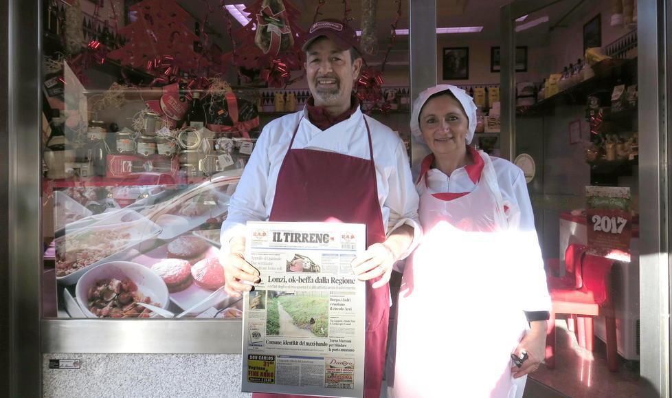 Prosciutti e insaccati vestiti a festa