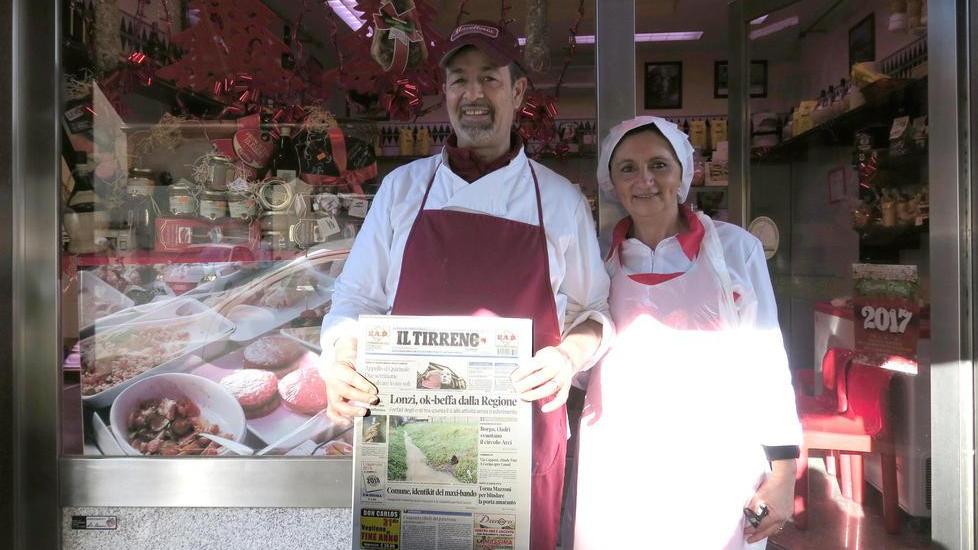 Prosciutti e insaccati vestiti a festa