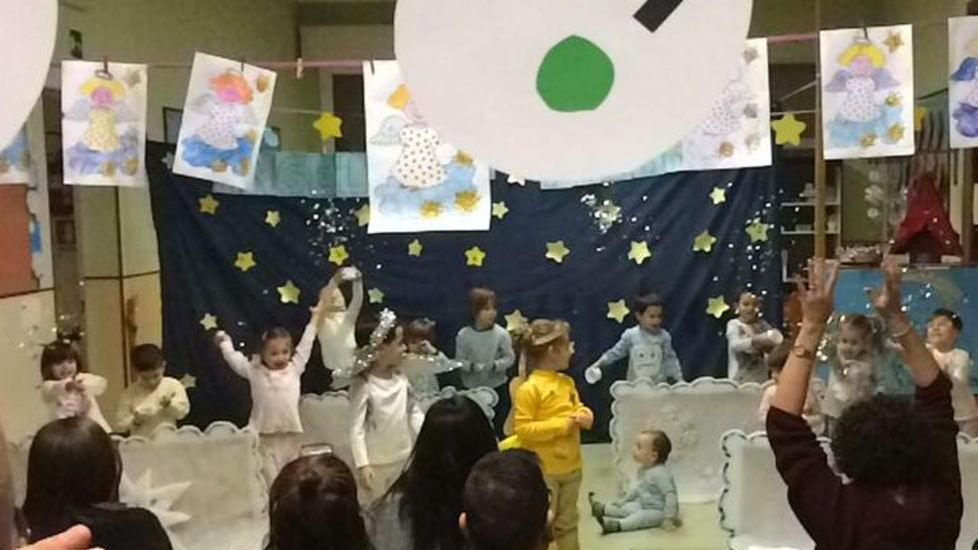 Genitori e bimbi dell’asilo a cena con “Zucchero Filato”