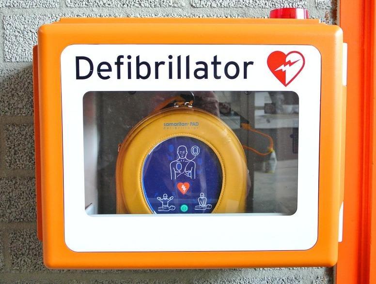 Defibrillatori salvavita in tutti gli impianti 