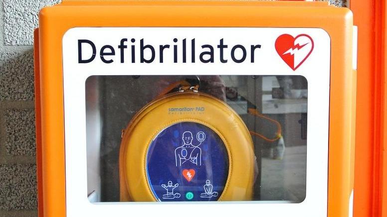 Defibrillatori salvavita in tutti gli impianti
