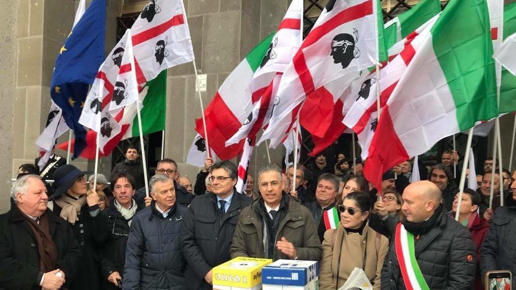 Il sit davanti al tribunale Cagliari sul referendum per l'insularità
