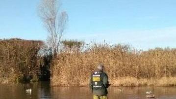 Una guardia volontaria del Wwf in Padule