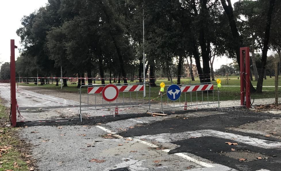 Ancora transenne al posto del cancello distrutto dall’incidente