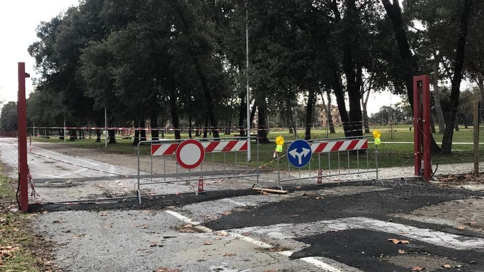 Ancora transenne al posto del cancello distrutto dall’incidente