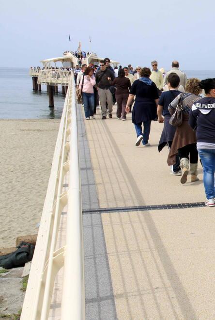 Camaiore vieta il pontile ai banchetti dei partiti