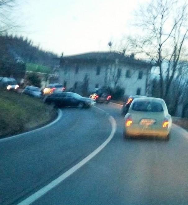 Un altro incidente paralizza Pavullo Pd duro sulla viabilità