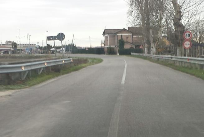Strade con righe assenti o poco visibili