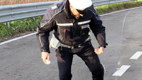 Scontro fra due auto sulla bretella