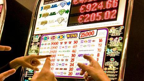 Il caso delle slot machine spaventa i commercianti