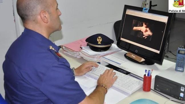 La polizia postale impegnata in indagini sulle chat (archivio)