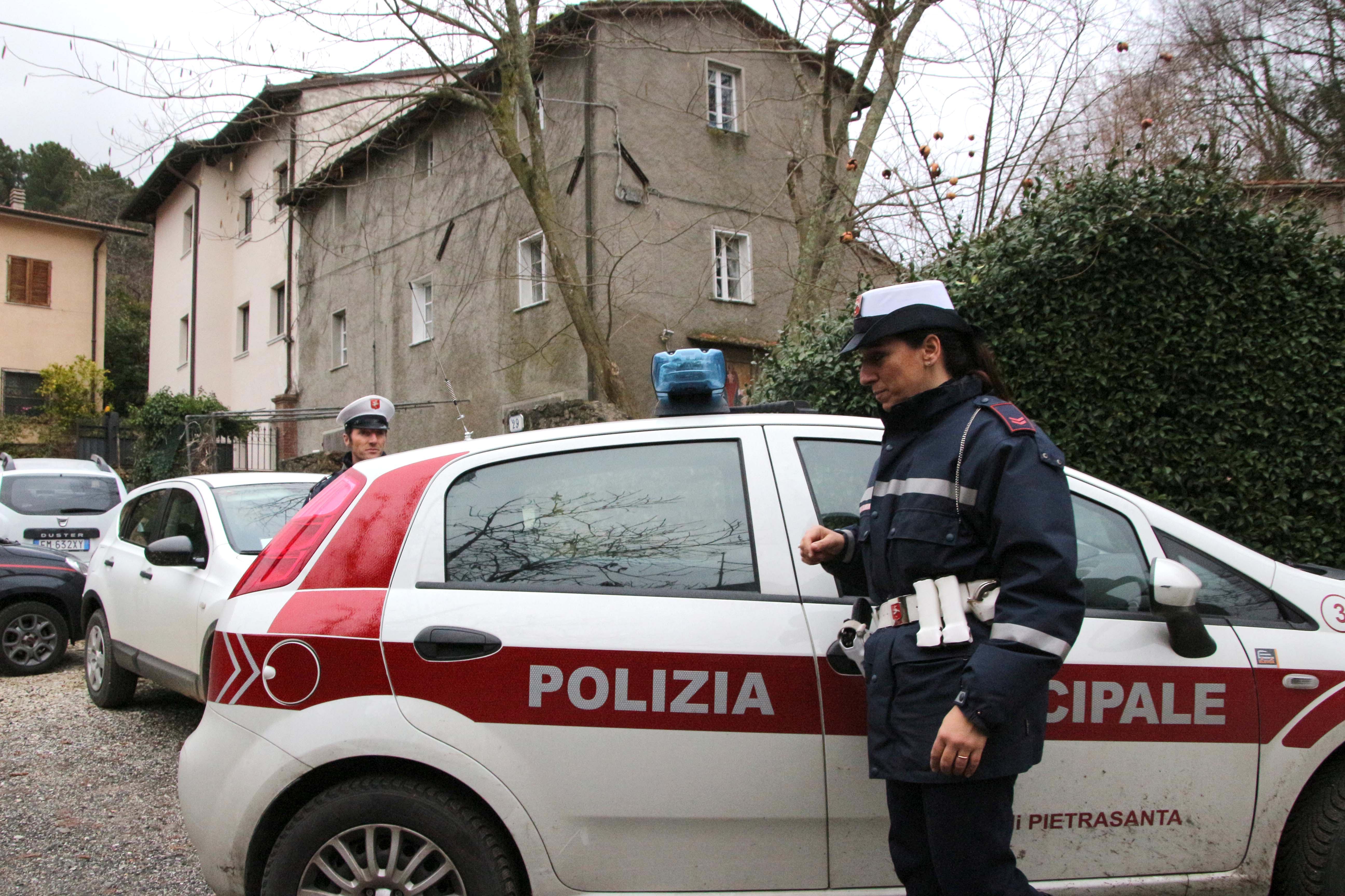 Guidava l'auto ogni giorno, ma le avevano tolto la patente dieci anni fa